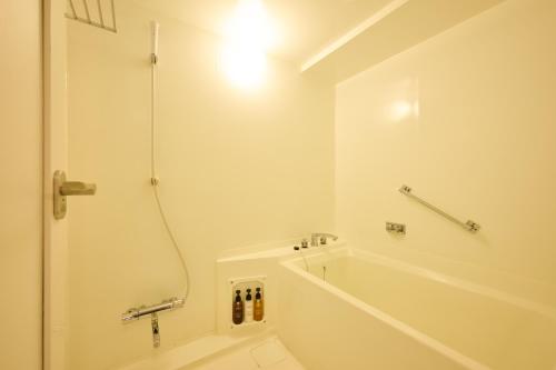 Deluxe Room - Non-Smoking image 8