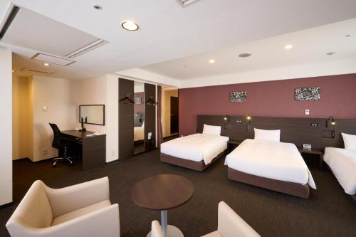 Deluxe Room - Non-Smoking image 9