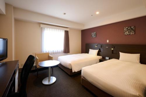 Twin Room - Non-Smoking image 8