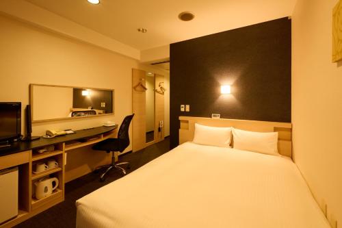 Double Room - Non-Smoking  image 8