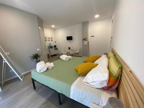 1 king bed, 1 sofa bed