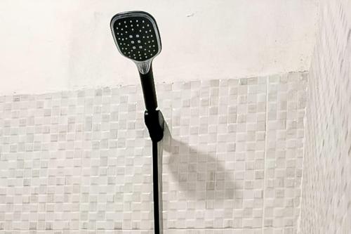 Salle de bain, RedDoorz near Juwata Airport 2 Tarakan in Tarakan Ouest