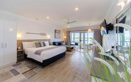 Moby Dick Waterfront Resort Motel - 전망