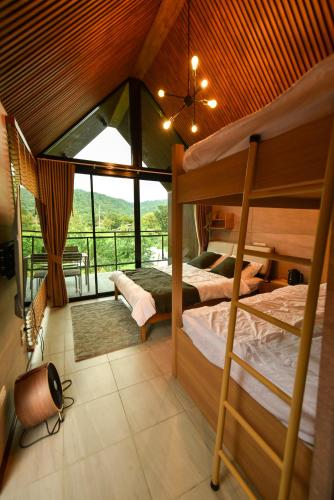 1 queen bed, 2 bunk beds