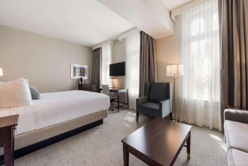 Premium Queen Room - Non-Smoking
