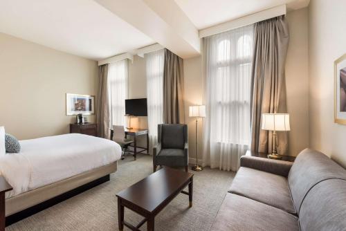 King Room with Sofa Bed and Roll in Shower - Mobility Accessible/Non-Smoking