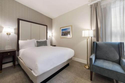 King Room  With Walk-In Shower - Non-Smoking image 3