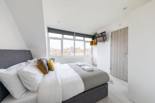 Double Ensuite Sleeps 2 Long Term Welcome With Garden View, Londyn