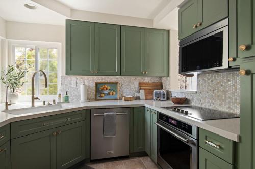 Carmel Valley 2BR with Amenities – khách sạn tại Del Mar / Carmel Valley