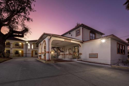 Travelodge by Wyndham Suites St Augustine in St. Augustine, USA