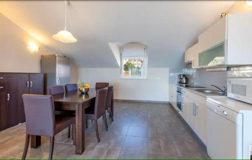 Kitchen, Affabilis Vip House in Okrug Gornji
