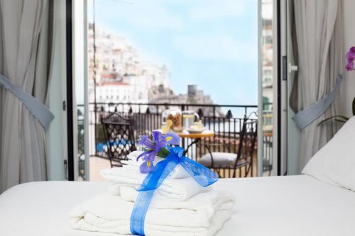 Superior Double Room with Sea View image 9