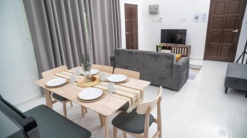 Canal River Riverfront Homestay Kota Bharu in Pengkalan Chepa
