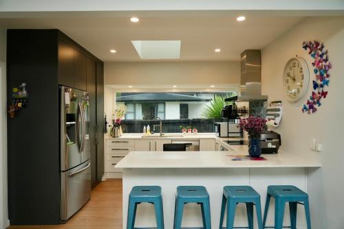 Cozy and sunny room near City To Seapath in Shirley