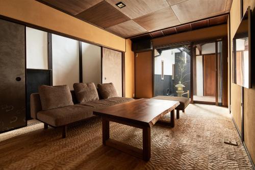 YADORU KYOTO HANARE Kagetsu No Yado