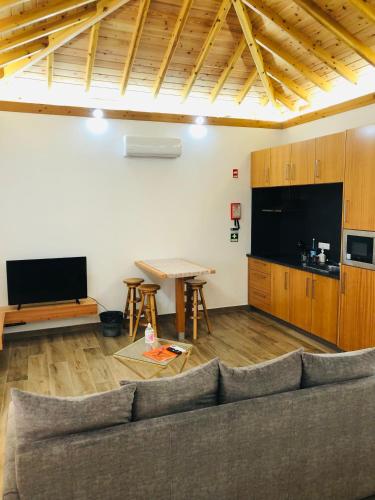 AMU- Apartamentos Mistérios da Urzelina (AMU- Apartamentos Misterios da Urzelina) in อูร์เซลินา