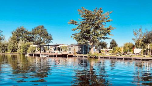 A szálláshely kívülről, Private Island Houseboat with Boat near Amsterdam in De Ronde Venen