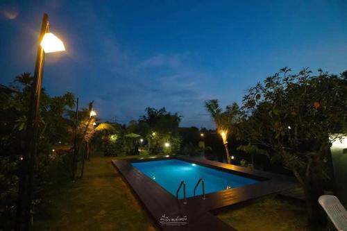 นาธาริเวอร์ไซด์ in Huai Yot