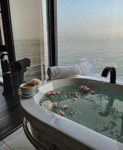 Alrededores, M1 club hotel in Odessa