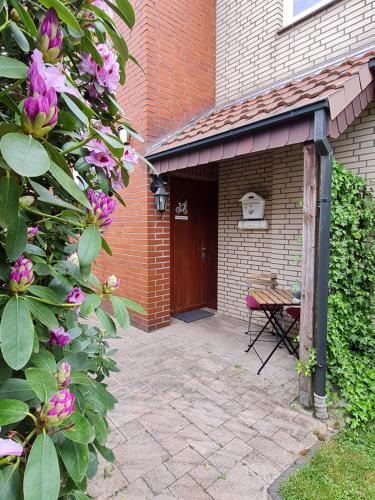 Indgang, Anjas Ferienwohnung in Syke-am Bahnhof, zentral aber ruhig, 2 Zimmer, Terrasse, Parkplatz, Bremen nu in Syke