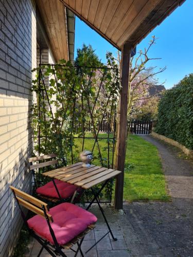 Have, Anjas Ferienwohnung in Syke-am Bahnhof, zentral aber ruhig, 2 Zimmer, Terrasse, Parkplatz, Bremen nu in Syke