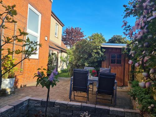 Have, Anjas Ferienwohnung in Syke-am Bahnhof, zentral aber ruhig, 2 Zimmer, Terrasse, Parkplatz, Bremen nu in Syke