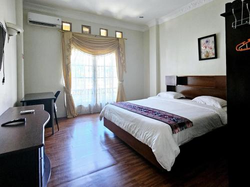 Flamboyan House, Padang