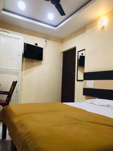 Crown Palace Tourist Home in Kochi