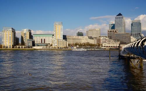 Canary Riverside Plaza Hotel - image 13