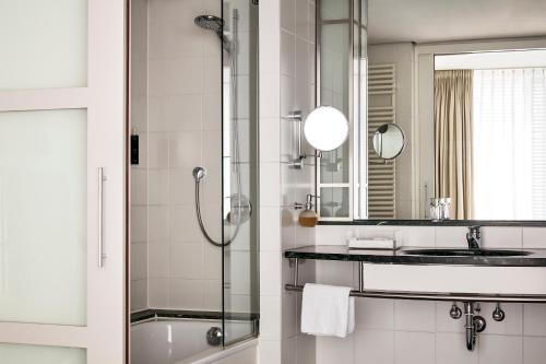 room detail thumbnail 2