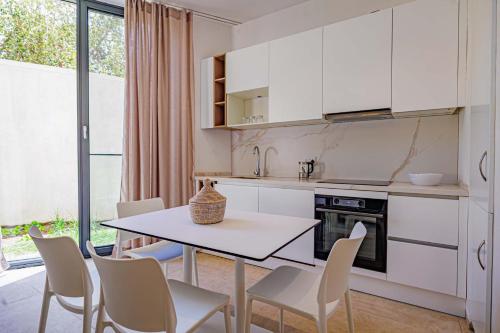 Kitchen, The Edge in Bijilo