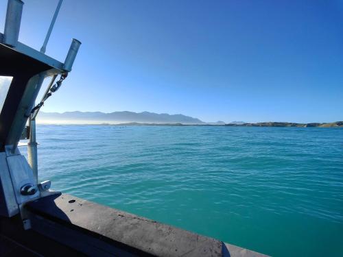 6BR | Decks | Wi-Fi | Quiet | Modern, Kaikoura (foto 4)