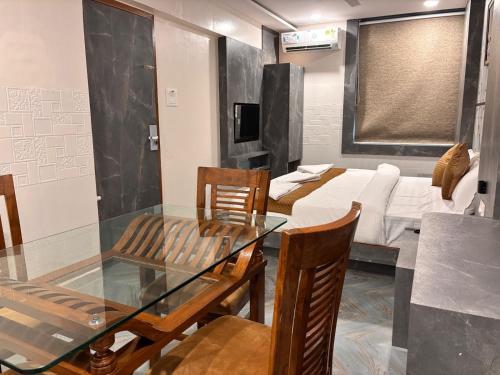 hotel Arts palace near Aksa Tengerpart