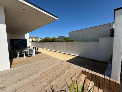Villa Noam Haut Standing 220m2 in 博瓦桑
