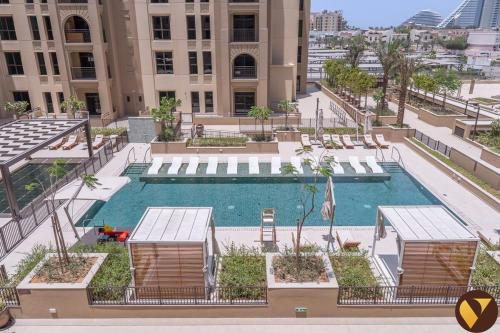 สระว่ายน้ำ, Vogue Vacation Homes, Madinat Jumeirah Living Jadeel near Burj AlArab, One-Bedroom Apartment with La near ซูค มาดินัต จูไมราห์