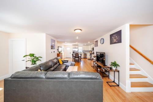 37 - 3BR Quincy - Cozy Townhouse near Adams Park in Quincy (MA)