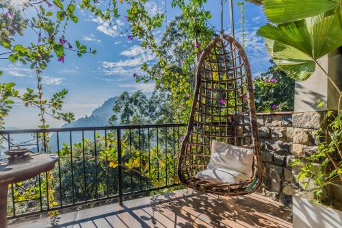 Deluxe King Room with Best Views - Early Check-in & Late Check-out (on Availability) image 2