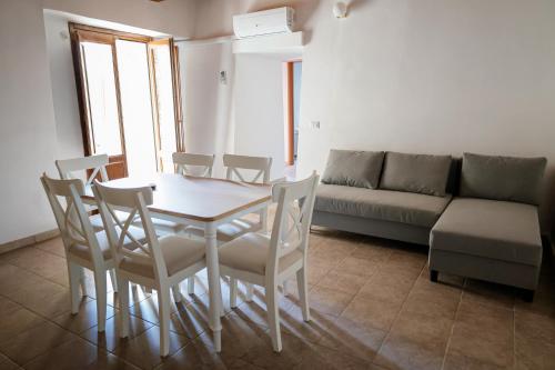 La Portella Quiet Residence in Oriolo