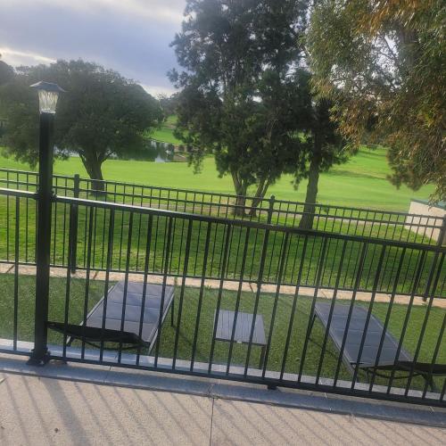 A környék, Home away from home in Yanchep