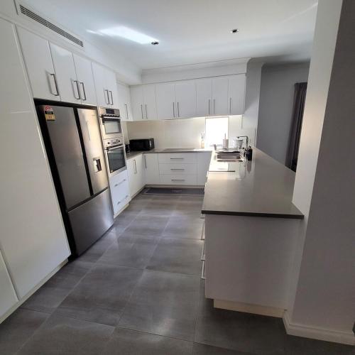 Konyha, Home away from home in Yanchep