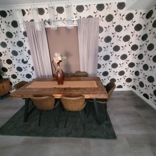 Létesítmények, Home away from home in Yanchep