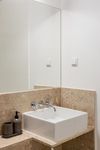 Calçada de Santo Amaro Apartments - image 5