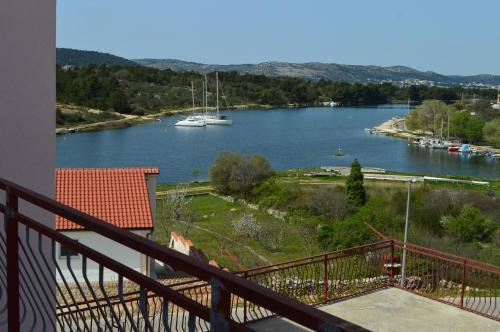  Apartments Slavica 1310, Pension in Šibenik