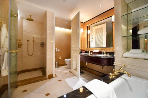 Executive Suite image 9
