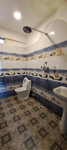 Standard Family Room image 5