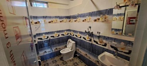 Standard Family Room image 4