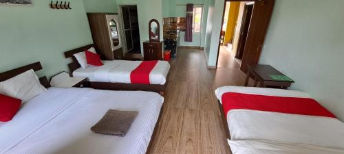 Standard Family Room image 2