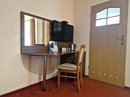 Superior Double or Twin Room with Balcony image 4
