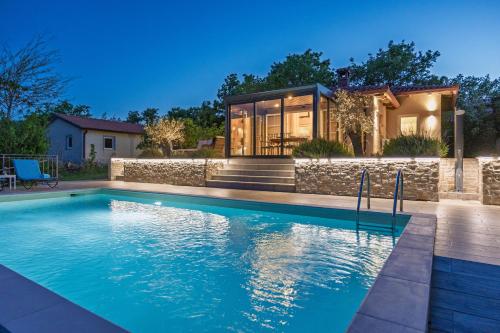 A szálláshely kívülről, Krasna kuća (Krasna kuca) in Breg