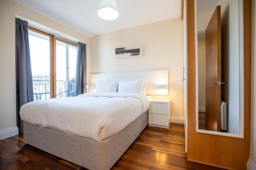 One-Bedroom Apartment image 2